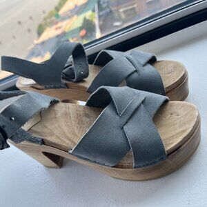 NO. 6 STORE - CROSS-STYLE PLATFORM SANDAL CLOGS - SKY BLUE NUBUCK - 39 EUC